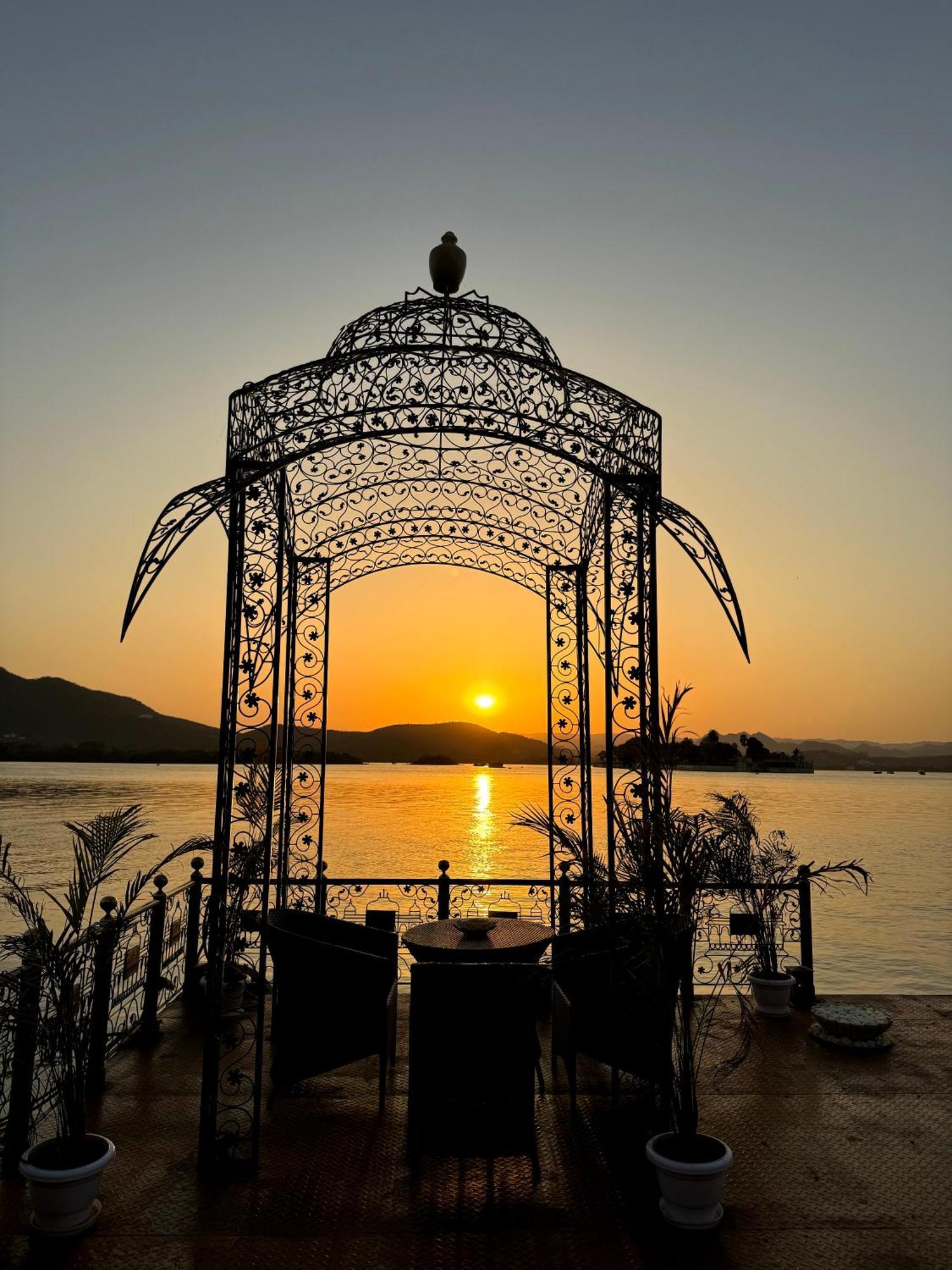 Udai Kothi Hotel Udaipur Bagian luar foto