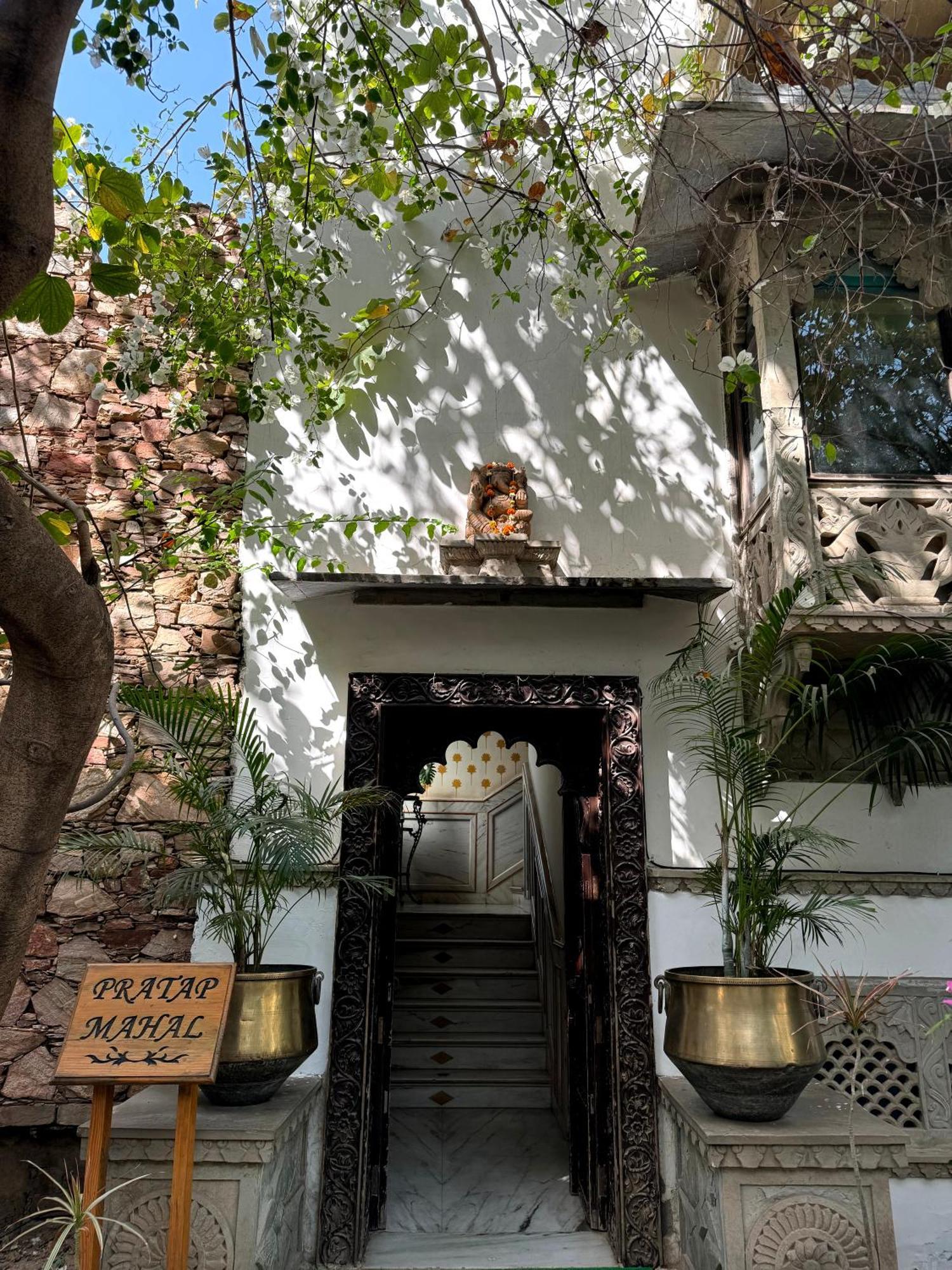 Udai Kothi Hotel Udaipur Bagian luar foto
