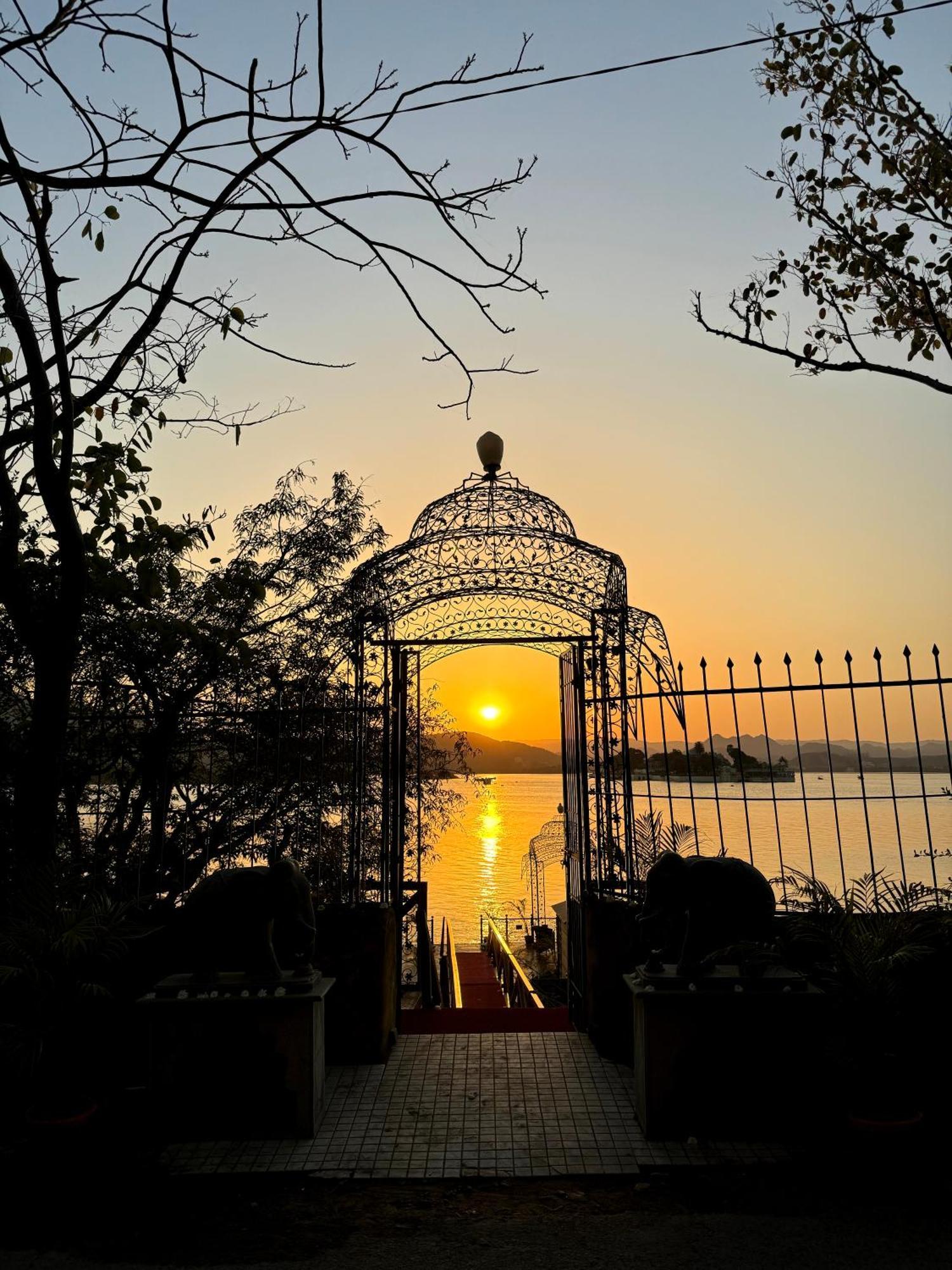 Udai Kothi Hotel Udaipur Bagian luar foto