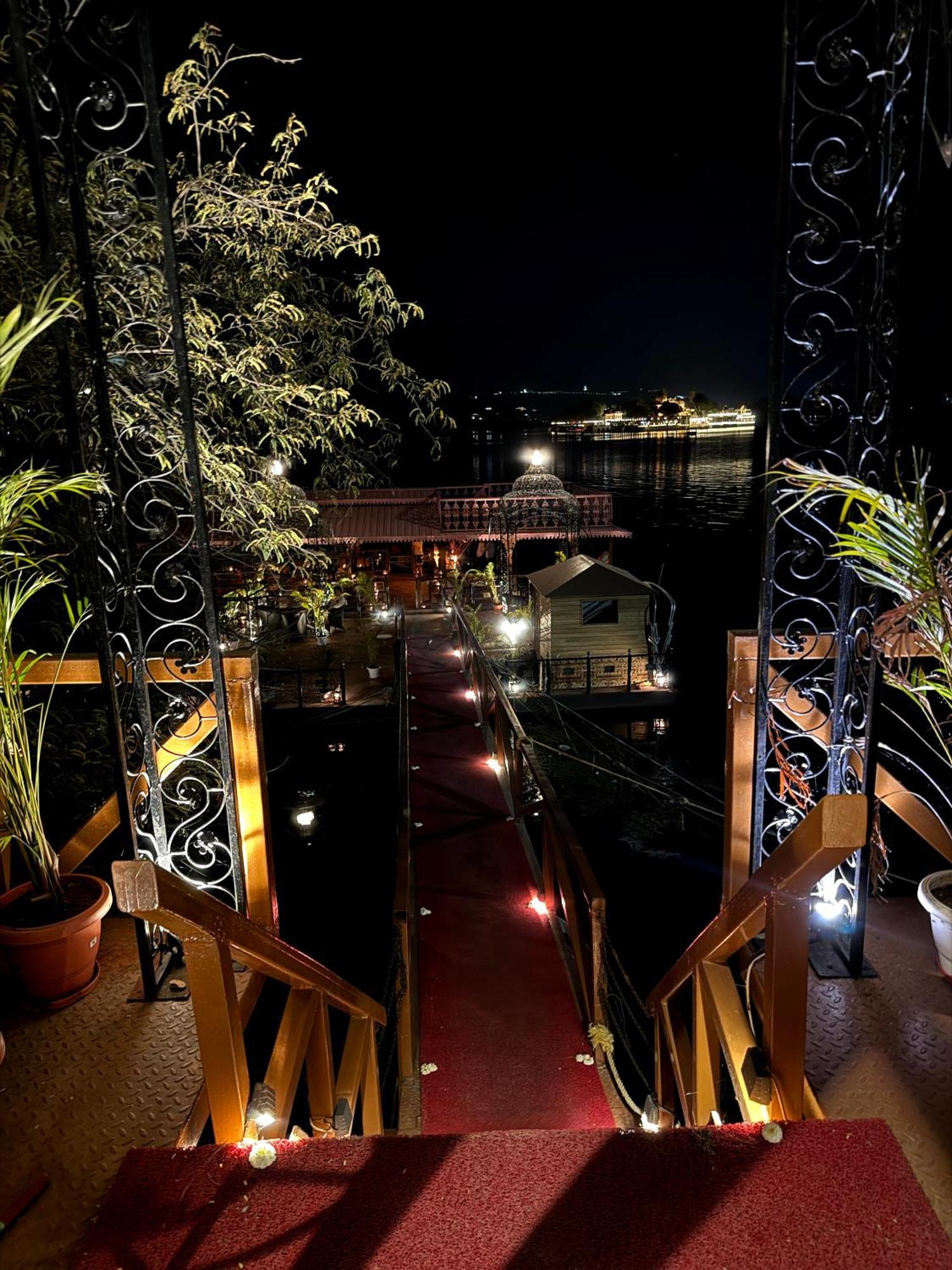 Udai Kothi Hotel Udaipur Bagian luar foto