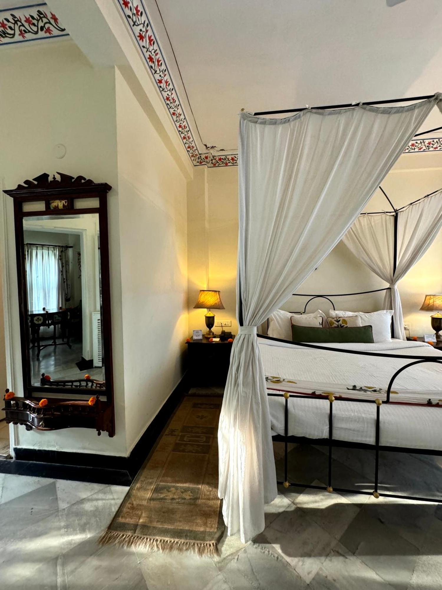 Udai Kothi Hotel Udaipur Bagian luar foto