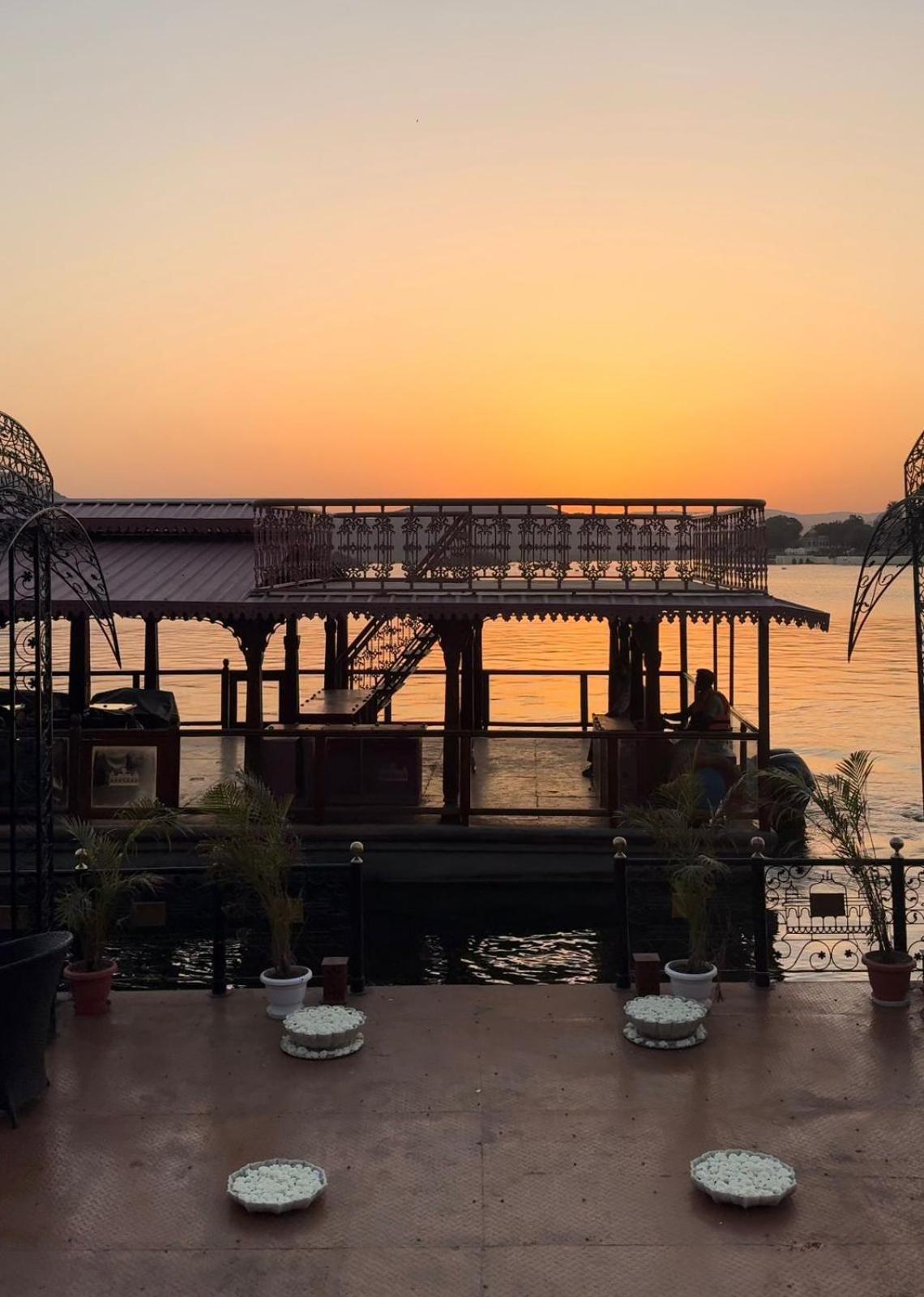 Udai Kothi Hotel Udaipur Bagian luar foto