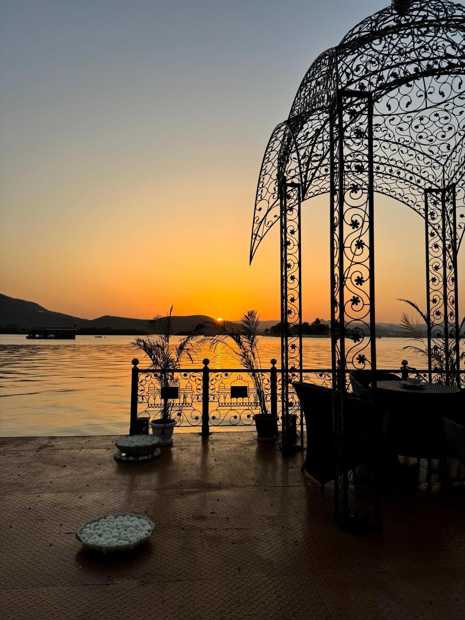 Udai Kothi Hotel Udaipur Bagian luar foto